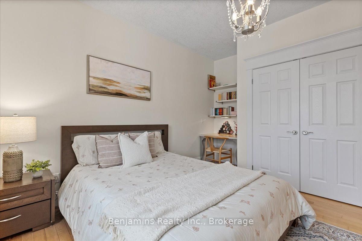 Detached House for sale at 86 Canters Close, Kitchener, Ontario, N2C 2R3 - MLS: X12681864