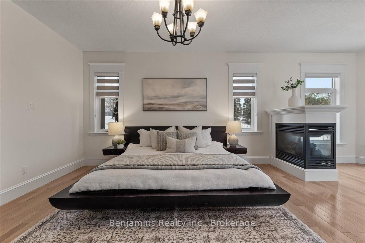 Detached House for sale at 86 Canters Close, Kitchener, Ontario, N2C 2R3 - MLS: X12681864