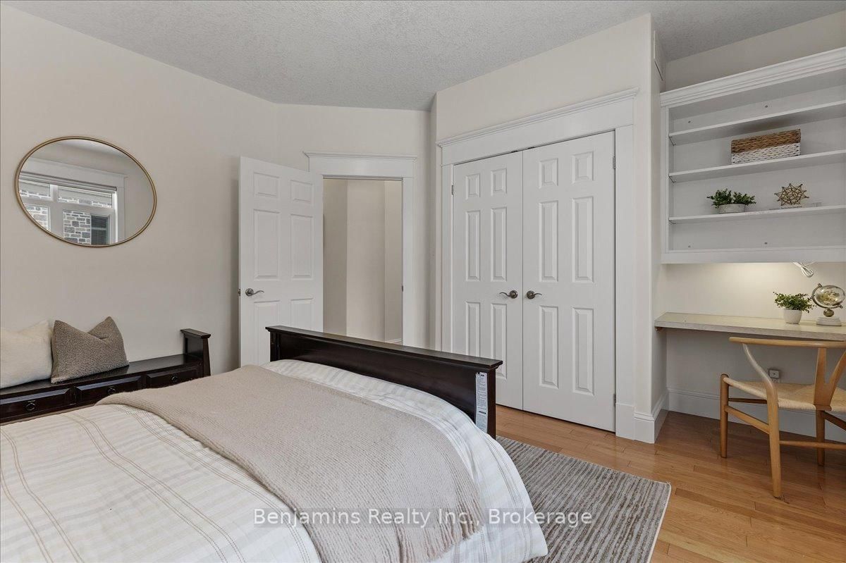 Detached House for sale at 86 Canters Close, Kitchener, Ontario, N2C 2R3 - MLS: X12681864