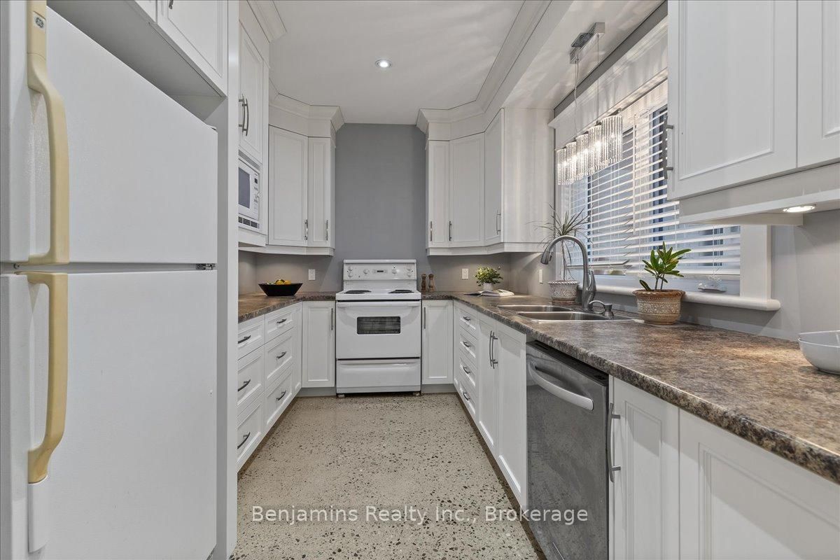 Detached House for sale at 86 Canters Close, Kitchener, Ontario, N2C 2R3 - MLS: X12681864