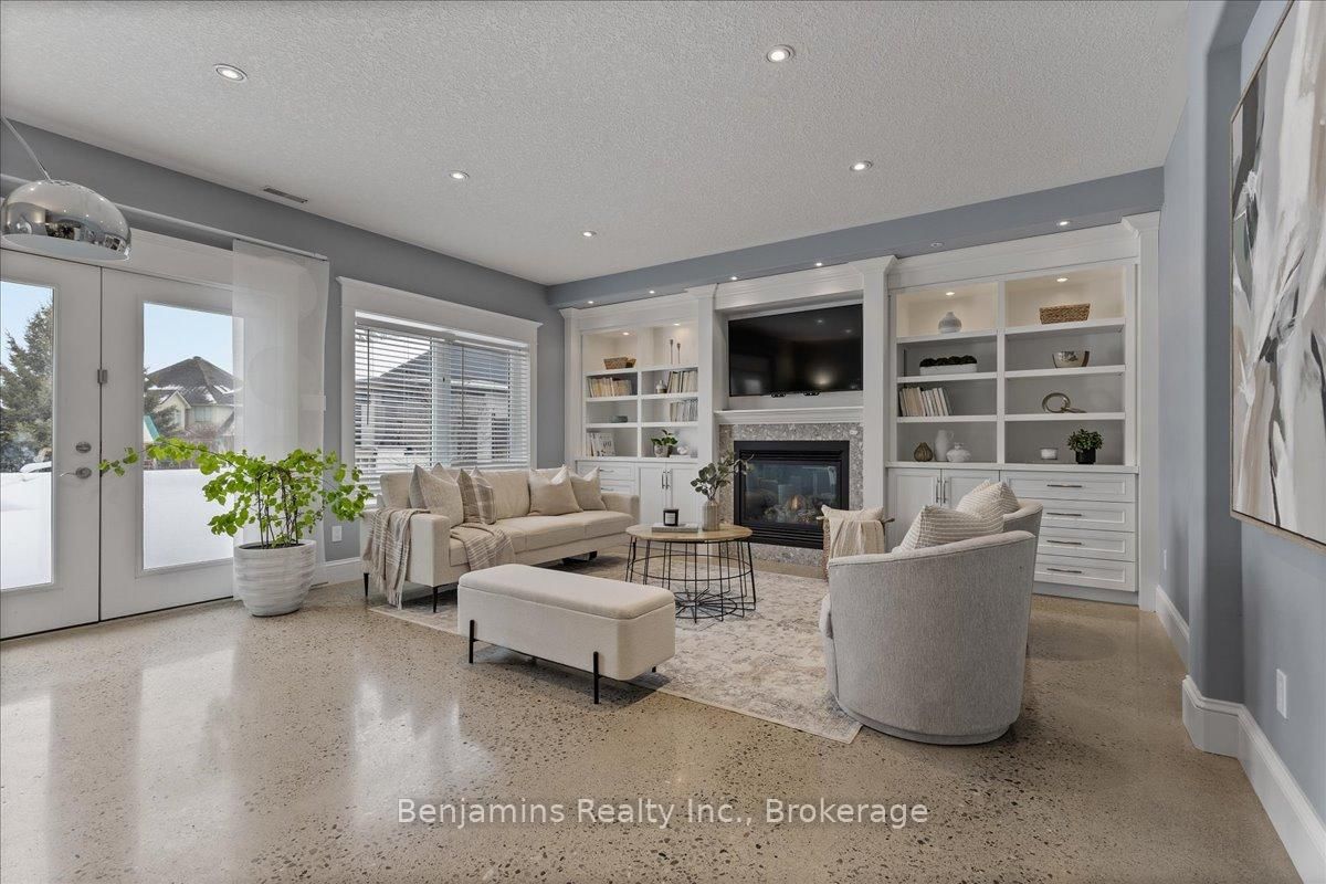 Detached House for sale at 86 Canters Close, Kitchener, Ontario, N2C 2R3 - MLS: X12681864