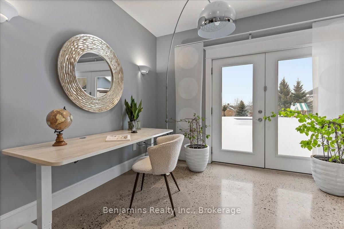 Detached House for sale at 86 Canters Close, Kitchener, Ontario, N2C 2R3 - MLS: X12681864