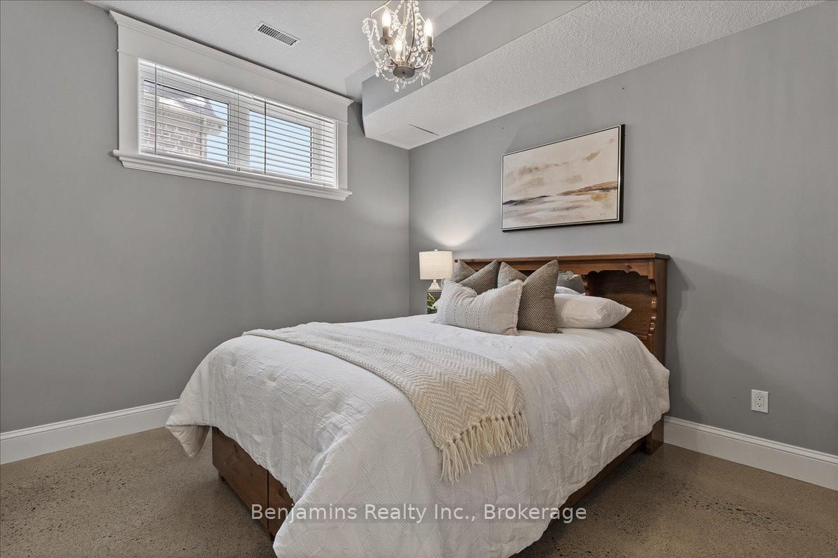 Detached House for sale at 86 Canters Close, Kitchener, Ontario, N2C 2R3 - MLS: X12681864