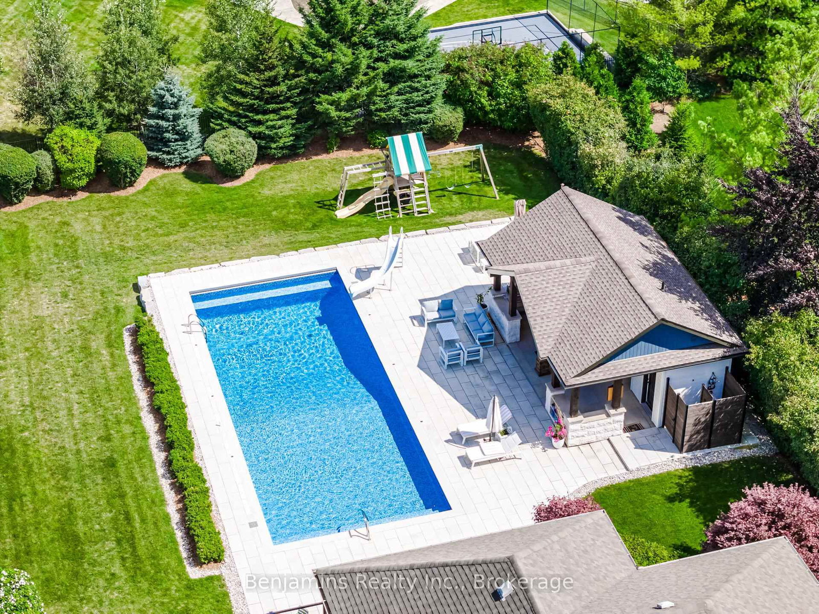 Detached House for sale at 86 Canters Close, Kitchener, Ontario, N2C 2R3 - MLS: X12681864