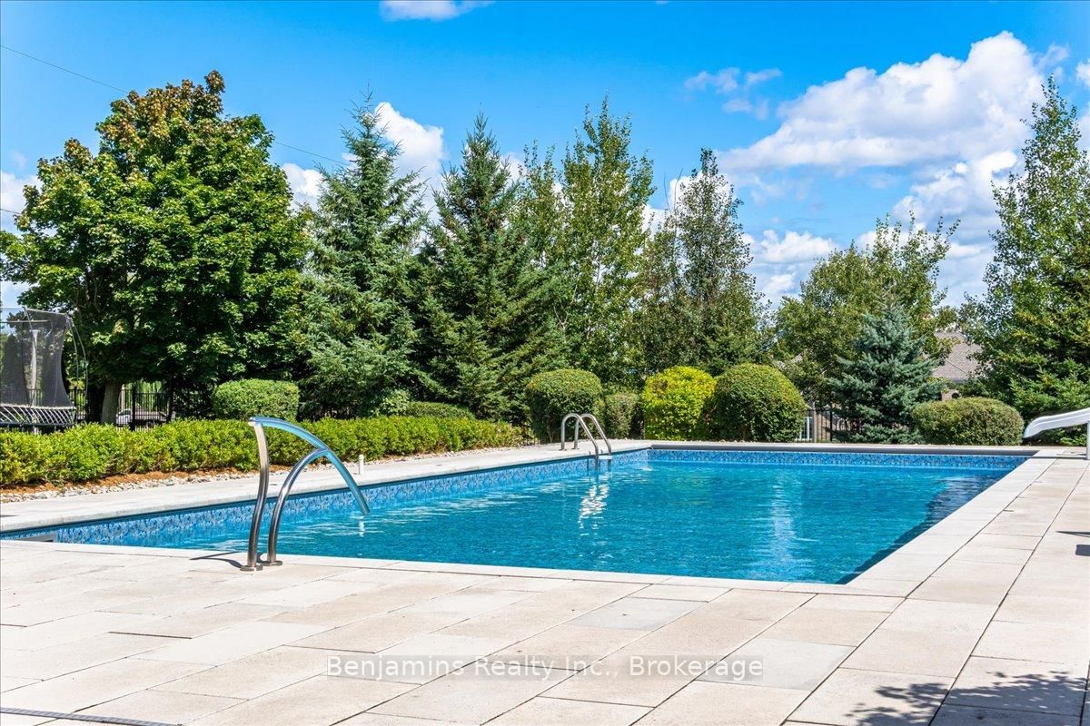 Detached House for sale at 86 Canters Close, Kitchener, Ontario, N2C 2R3 - MLS: X12681864