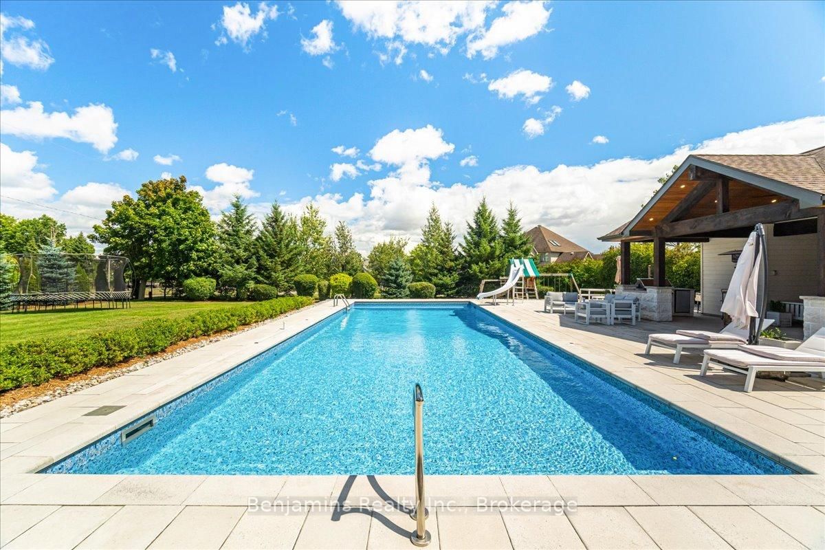 Detached House for sale at 86 Canters Close, Kitchener, Ontario, N2C 2R3 - MLS: X12681864