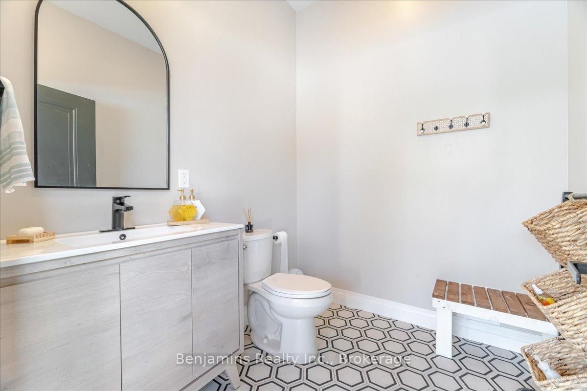 Detached House for sale at 86 Canters Close, Kitchener, Ontario, N2C 2R3 - MLS: X12681864