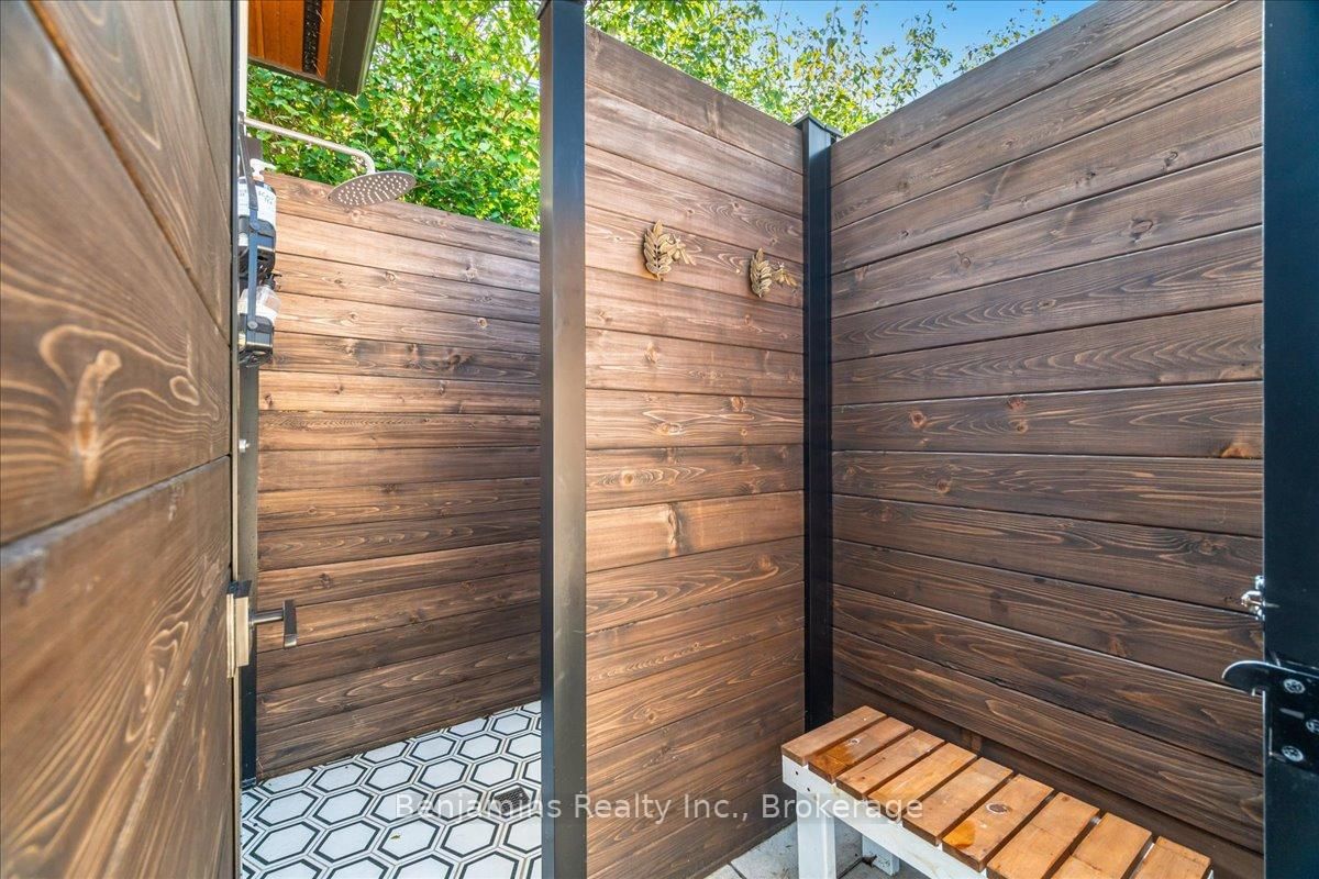 Detached House for sale at 86 Canters Close, Kitchener, Ontario, N2C 2R3 - MLS: X12681864