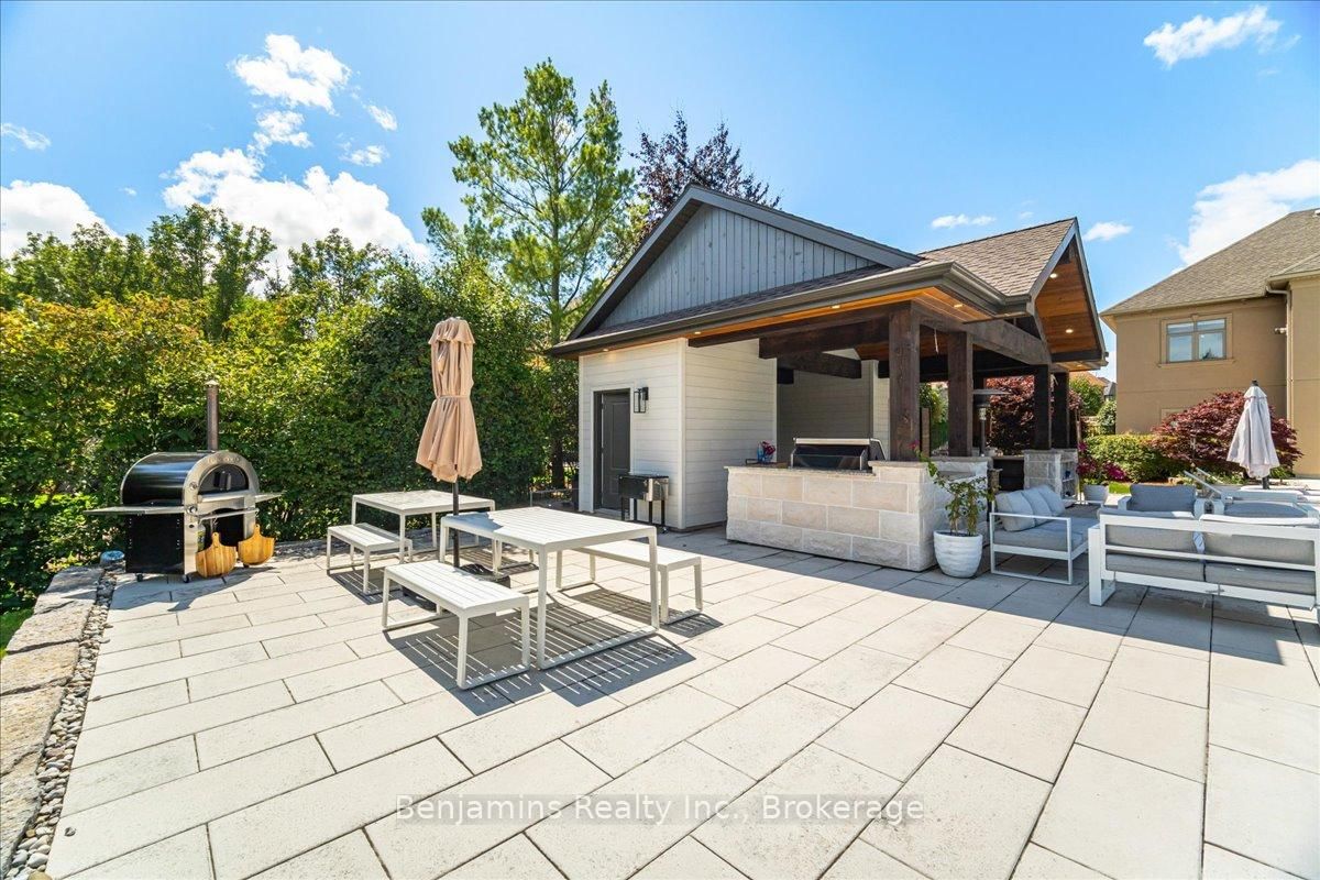 Detached House for sale at 86 Canters Close, Kitchener, Ontario, N2C 2R3 - MLS: X12681864