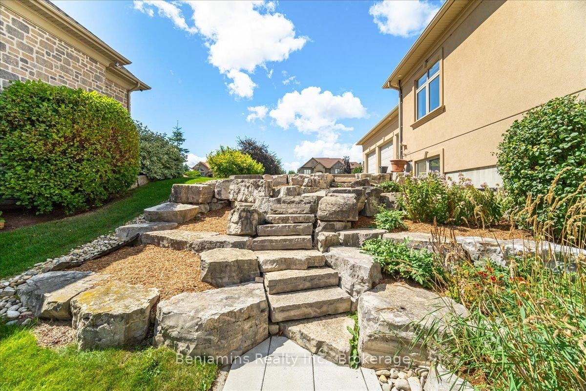 Detached House for sale at 86 Canters Close, Kitchener, Ontario, N2C 2R3 - MLS: X12681864