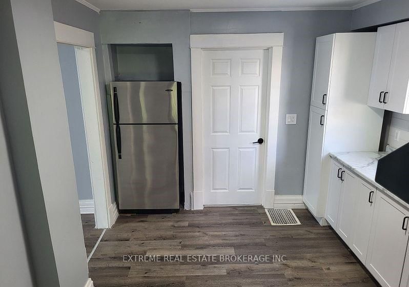 221 Hellems Ave, Welland, L3B 3B6 | Image 3