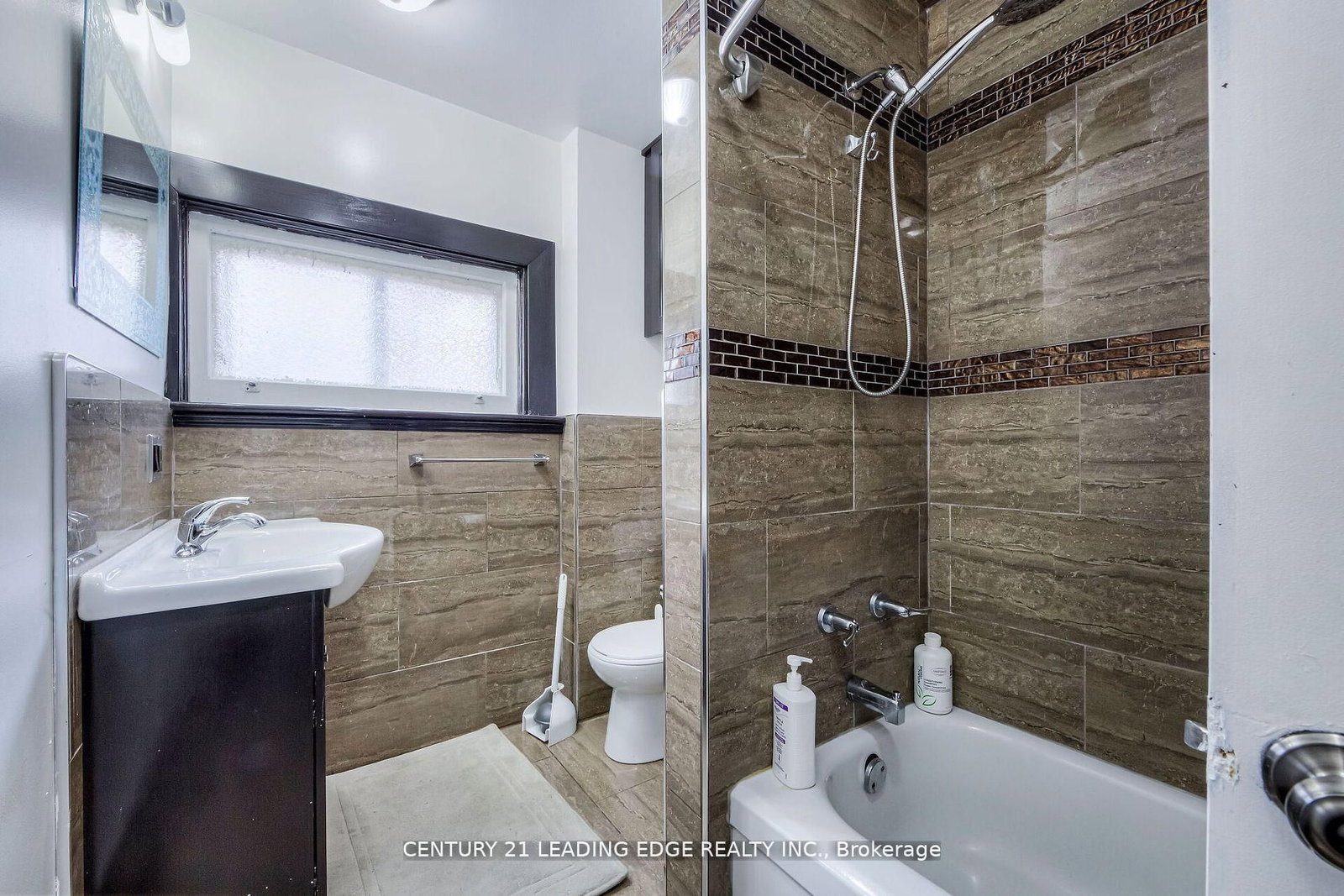 Detached House for sale at 214 Aylmer Street, Peterborough, Ontario, K9J 3K4 - Town Ward 3 - MLS: X12684970