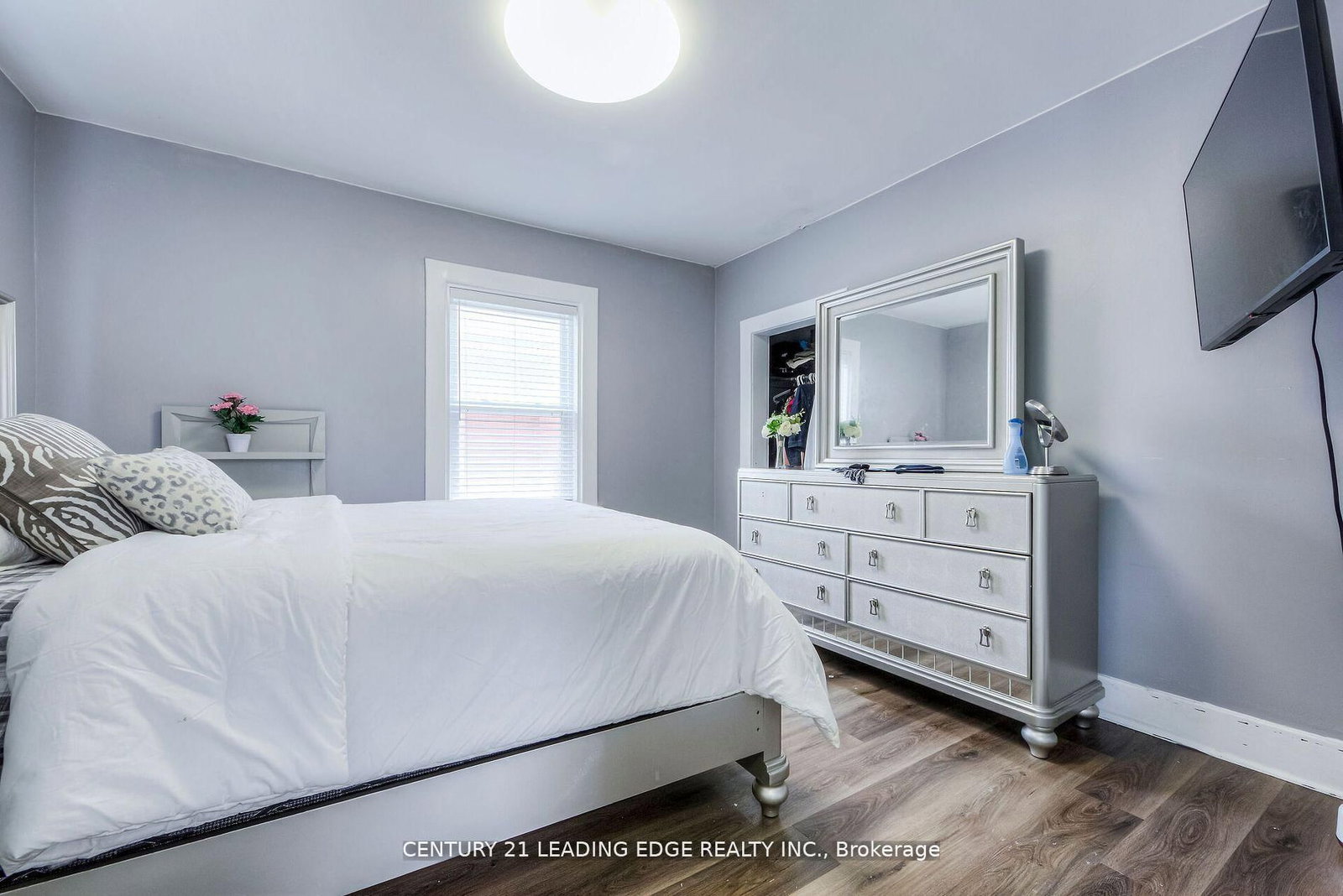 Detached House for sale at 214 Aylmer Street, Peterborough, Ontario, K9J 3K4 - Town Ward 3 - MLS: X12684970