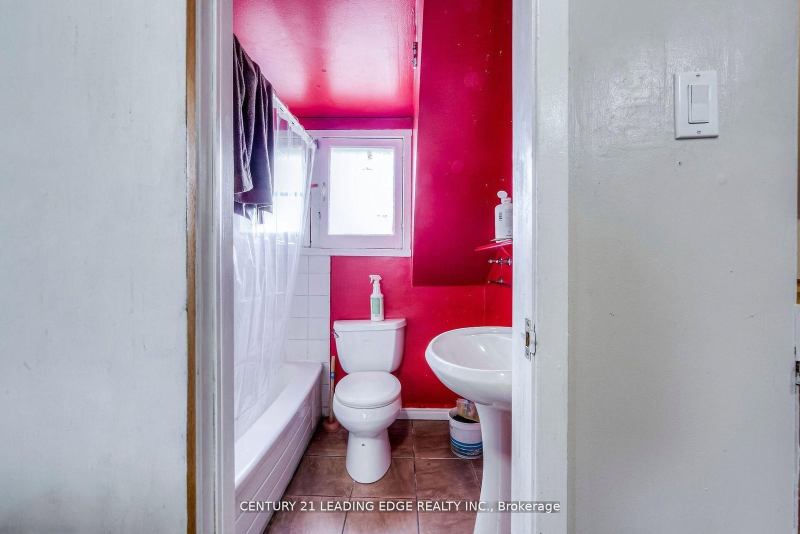 Detached House for sale at 214 Aylmer Street, Peterborough, Ontario, K9J 3K4 - Town Ward 3 - MLS: X12684970