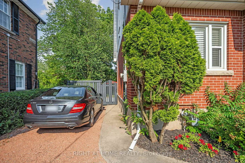 105 Glenridge Ave, St. Catharines, L2R 4X5 | Image 2