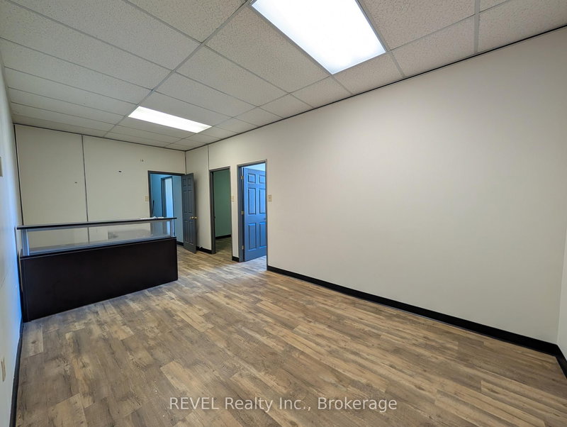 201 - 112 Queenston St, St. Catharines, L2R 2Z4 | Image 3