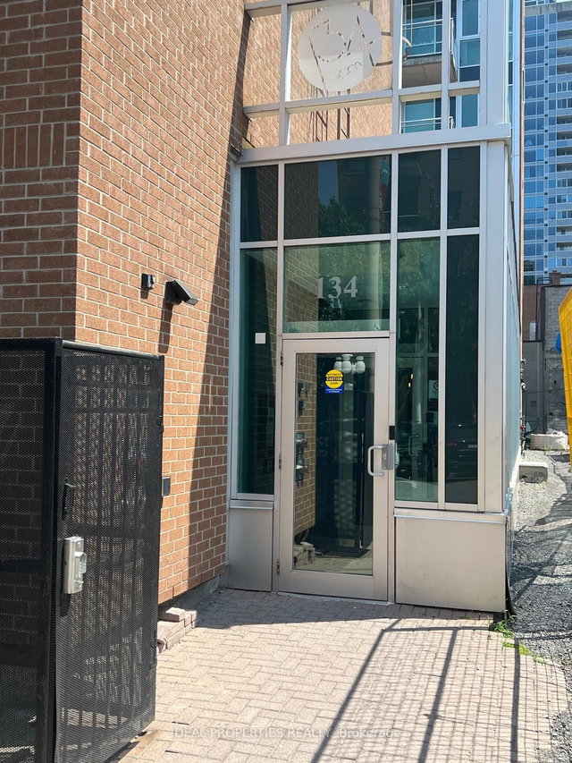 207 - 134 York Street E