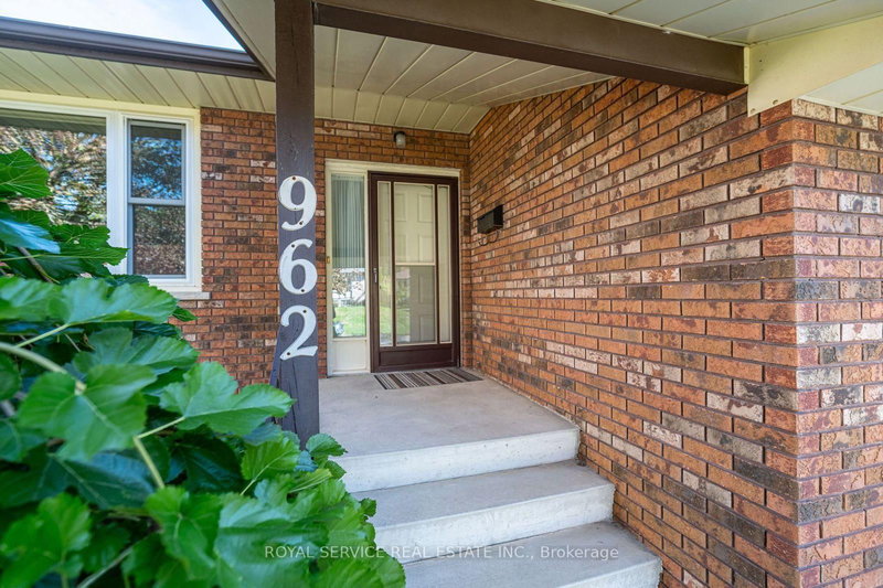 962 Golfview Rd, Peterborough, K9J 7W4 | Image 3
