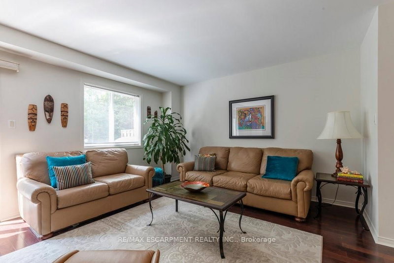 1 - 31 Moss Blvd, Hamilton, L9H 7A6 | Image 3