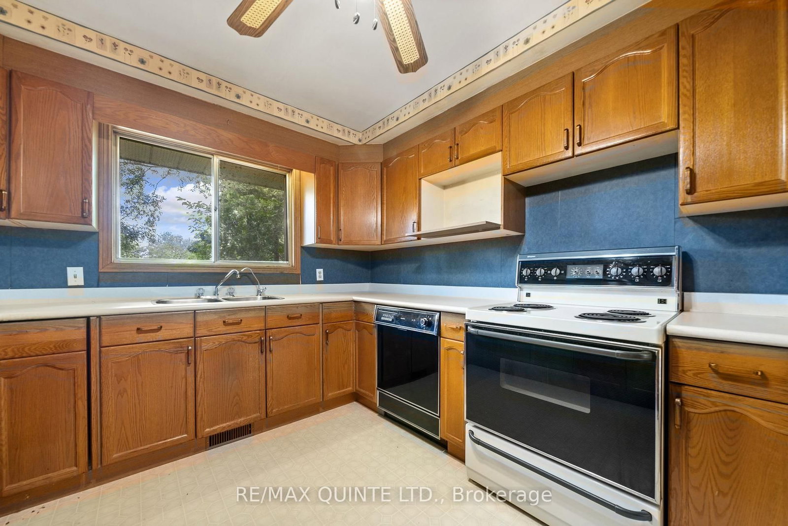 1462 County Road 12 • Prince Edward County, ON photo 14