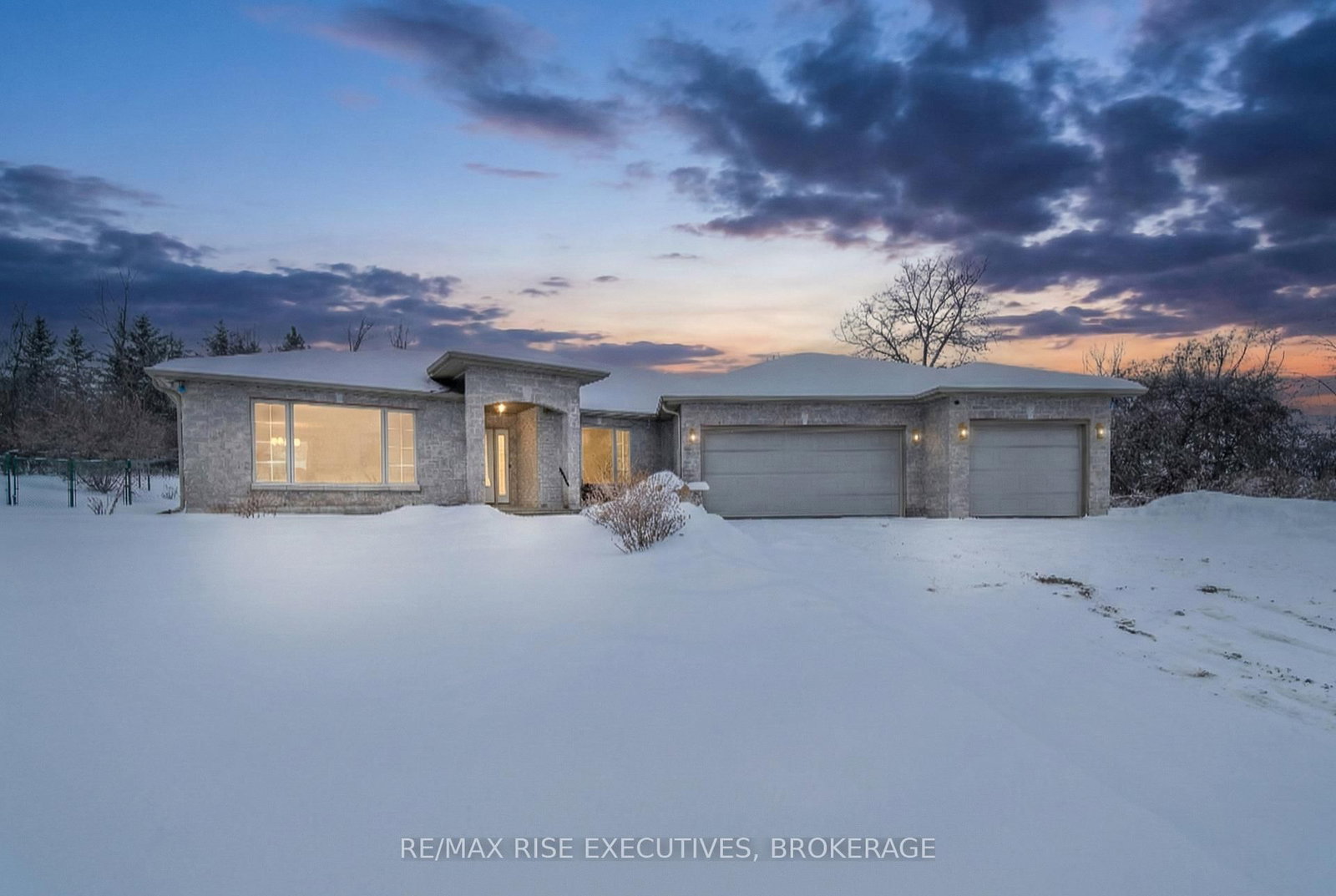 Detached House sold at 36 Howe Island Ferry Road, Kingston, Ontario, K7L 4V1 - Kingston East (Incl CFB Kingston) - MLS: X12687124