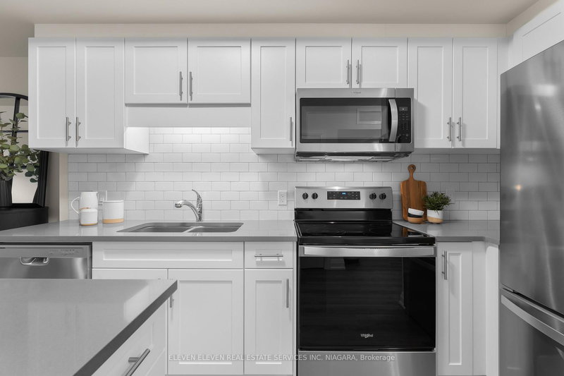 402 - 118 Summersides Blvd, Pelham, L3E 0C1 | Image 2