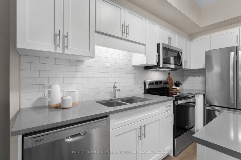 402 - 118 Summersides Blvd, Pelham, L3E 0C1 | Image 3