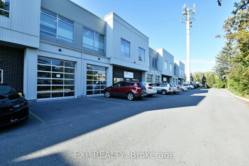 65 Denzil Doyle Crt photo 2