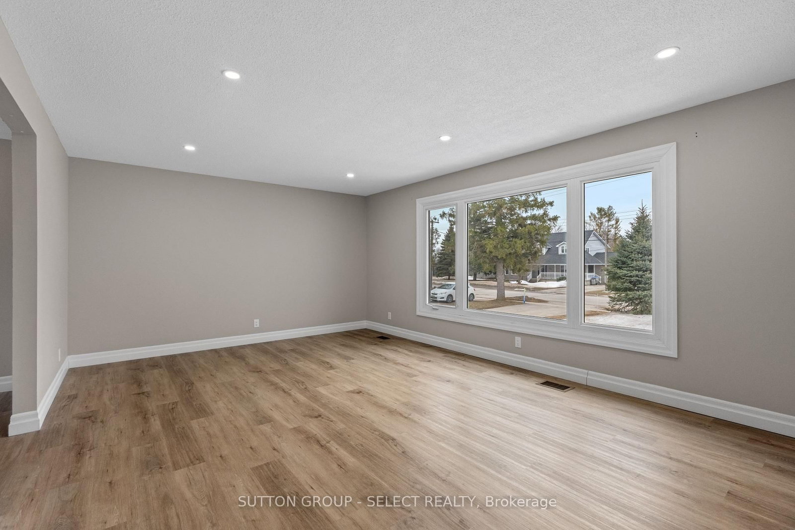 296 Huron Street W • South Huron, ON photo 10