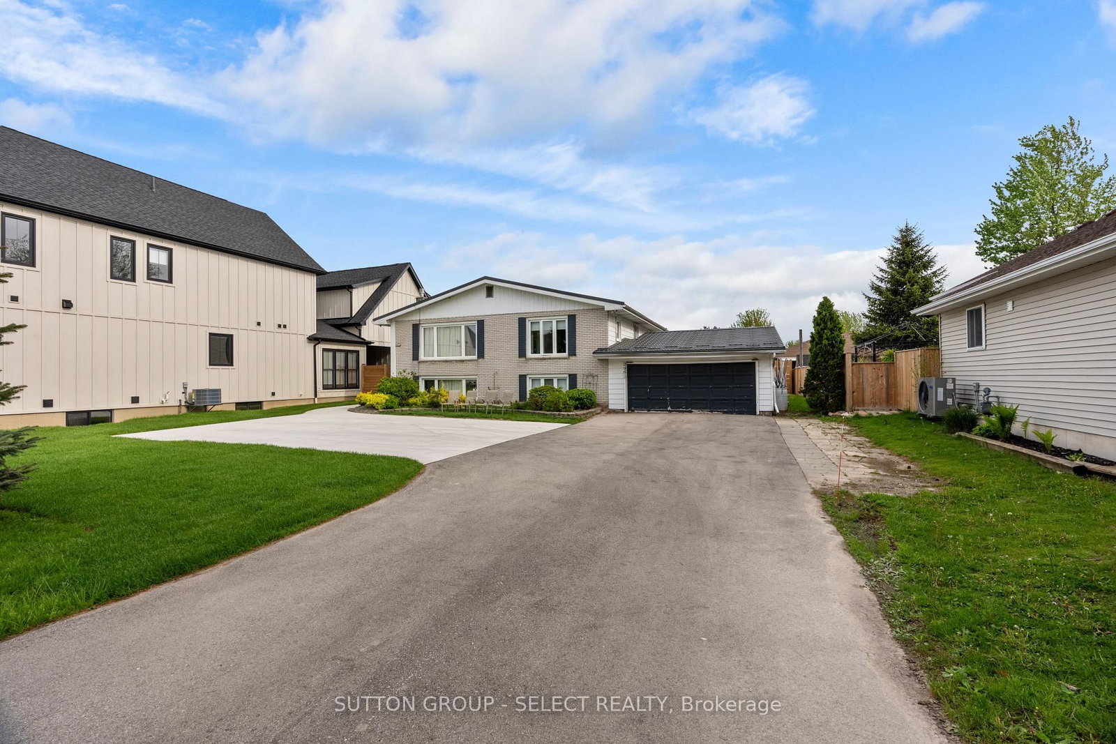 296 Huron Street W • South Huron, ON photo 2