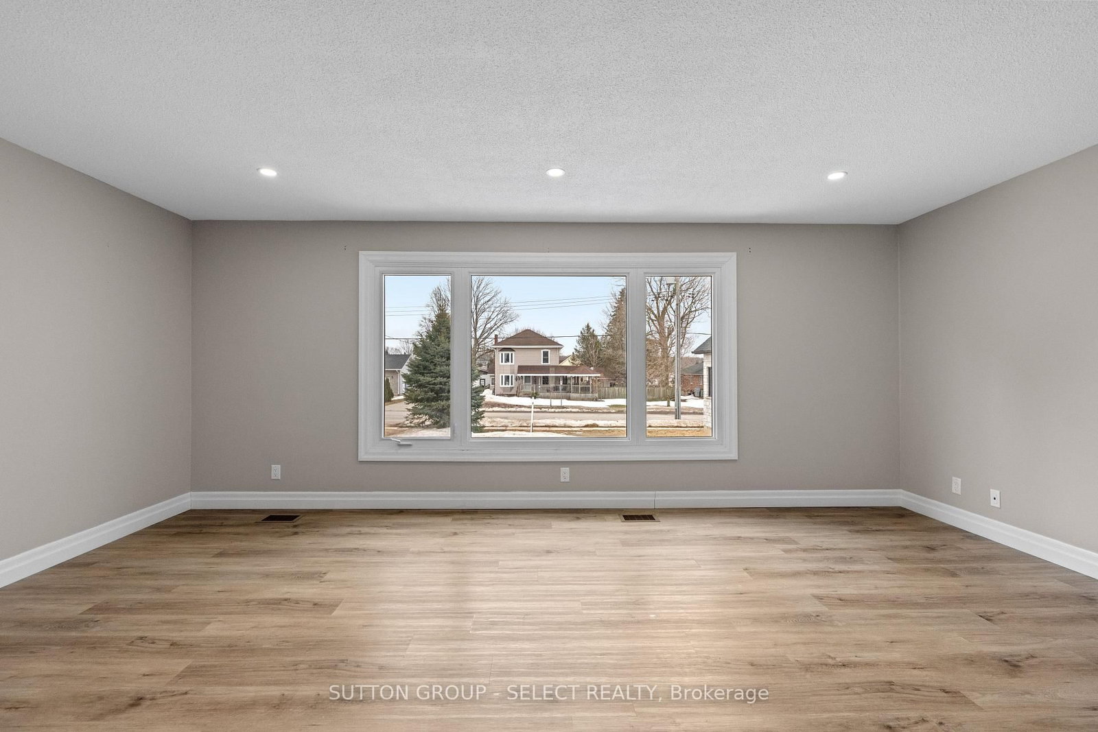 296 Huron Street W • South Huron, ON photo 9
