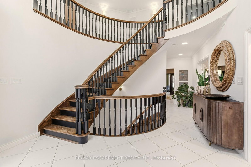 82 Maple Dr, Hamilton, L8G 3C2 | Image 2