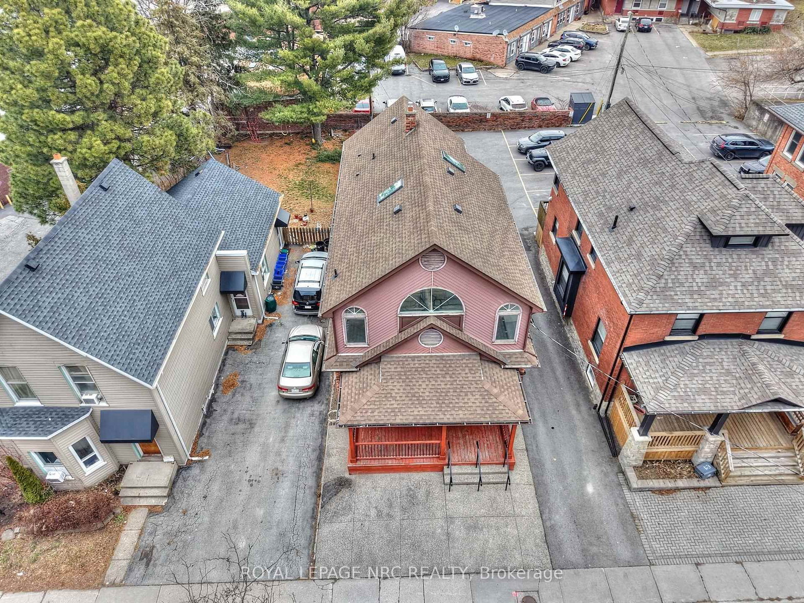 Detached House for sale at 8 Clark Street, St. Catharines, Ontario, L2R 5G2 - Downtown - MLS: X12690272