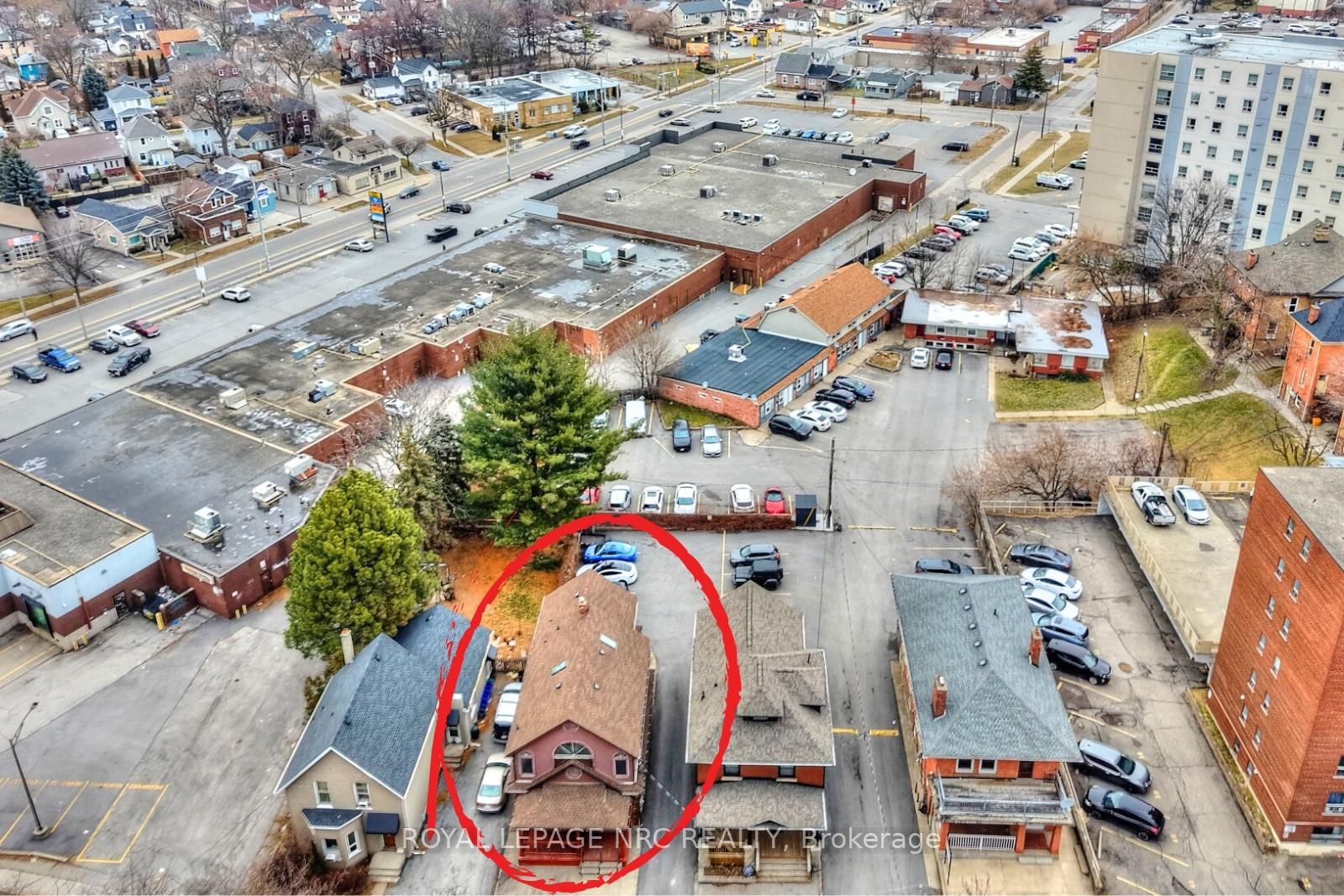 Detached House for sale at 8 Clark Street, St. Catharines, Ontario, L2R 5G2 - Downtown - MLS: X12690272