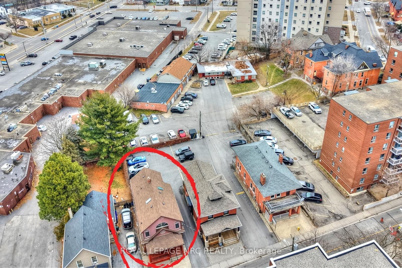 Detached House for sale at 8 Clark Street, St. Catharines, Ontario, L2R 5G2 - Downtown - MLS: X12690272