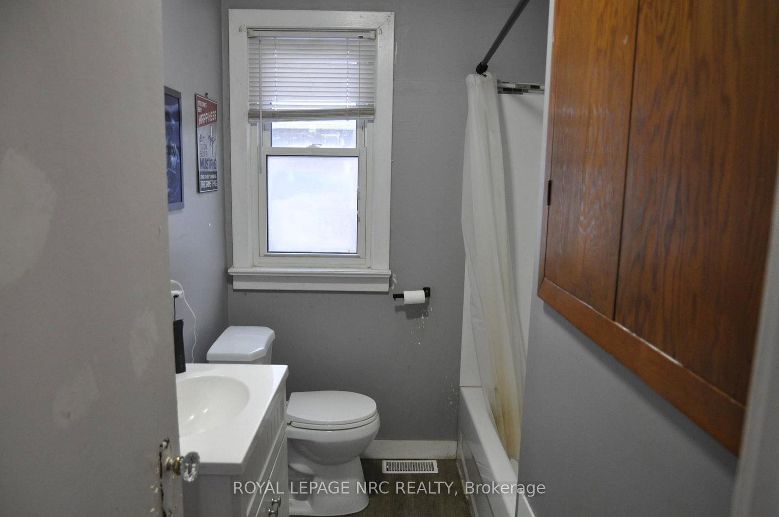 Detached House for sale at 129 Gilmore Road, Fort Erie, Ontario, L2A 2L9 - Central - MLS: X12690942