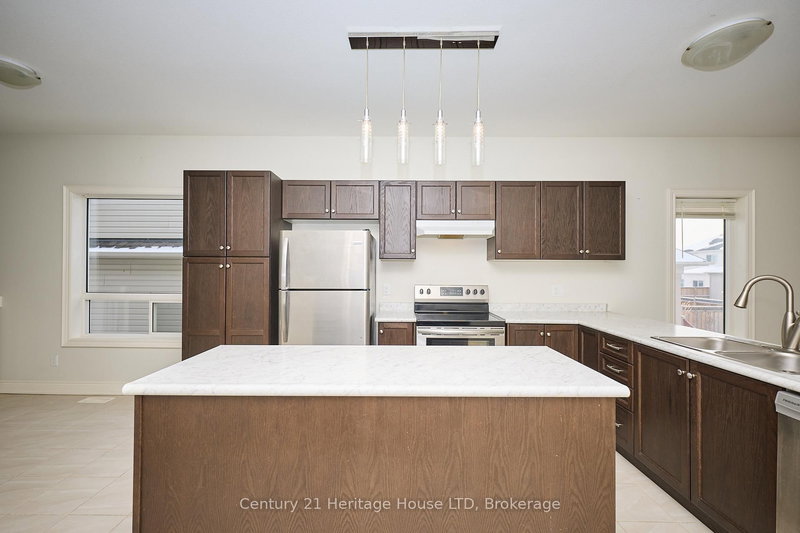 871 Burwell St, Fort Erie, L2A 0E3 | Image 2