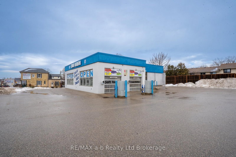 771 Dundas St, Woodstock, N4S 1G1 | Image 2