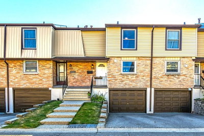 Townhouse sold at 124-10 ANGUS Road, Hamilton, Ontario, L8K 6K3 - Vincent - MLS: X12694340