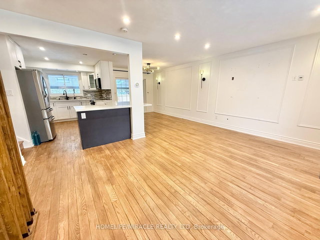 Main Unit - 12 Foster Crescent E