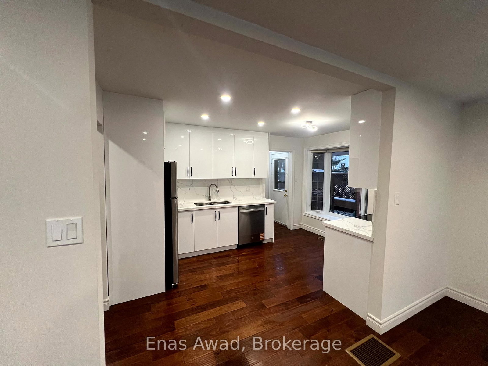 Detached House for sale at 1402 Clearview Drive, Peterborough, Ontario, K9K 1Z8 - Monaghan Ward 2 - MLS: X12697644