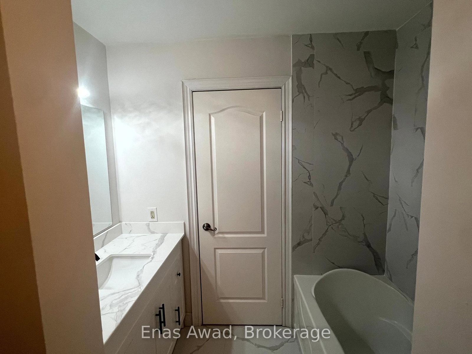 Detached House for sale at 1402 Clearview Drive, Peterborough, Ontario, K9K 1Z8 - Monaghan Ward 2 - MLS: X12697644