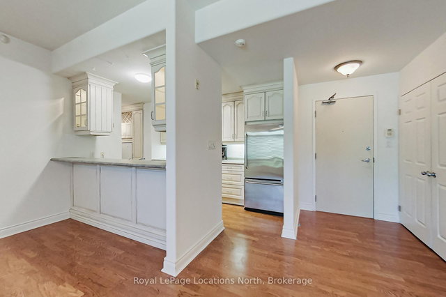 104 - 10 Bay Street E