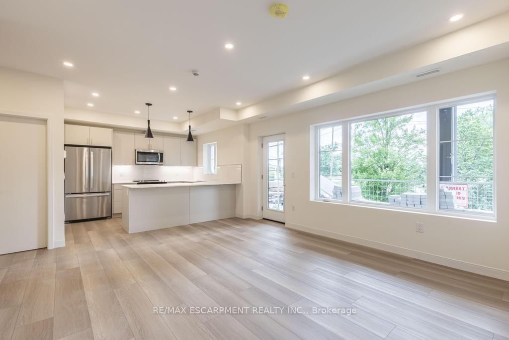 209 - 123 Lincoln Street 5
