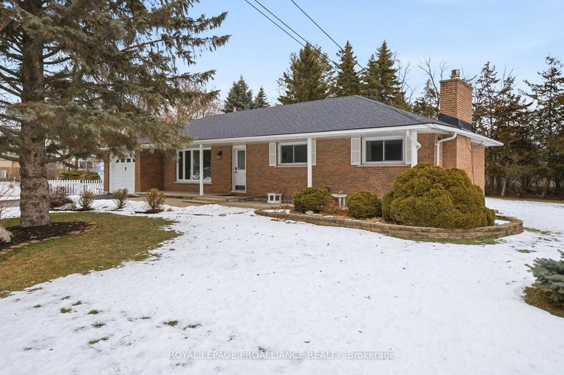 138 Burns Ave, Quinte West, K8R 1G3 | Image 2