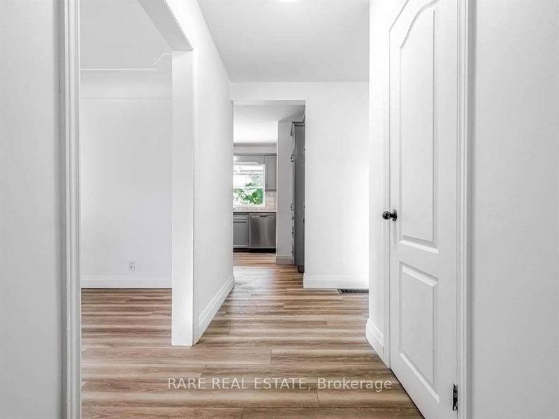 15 Miller Dr, Hamilton, L9G 2H9 | Image 2