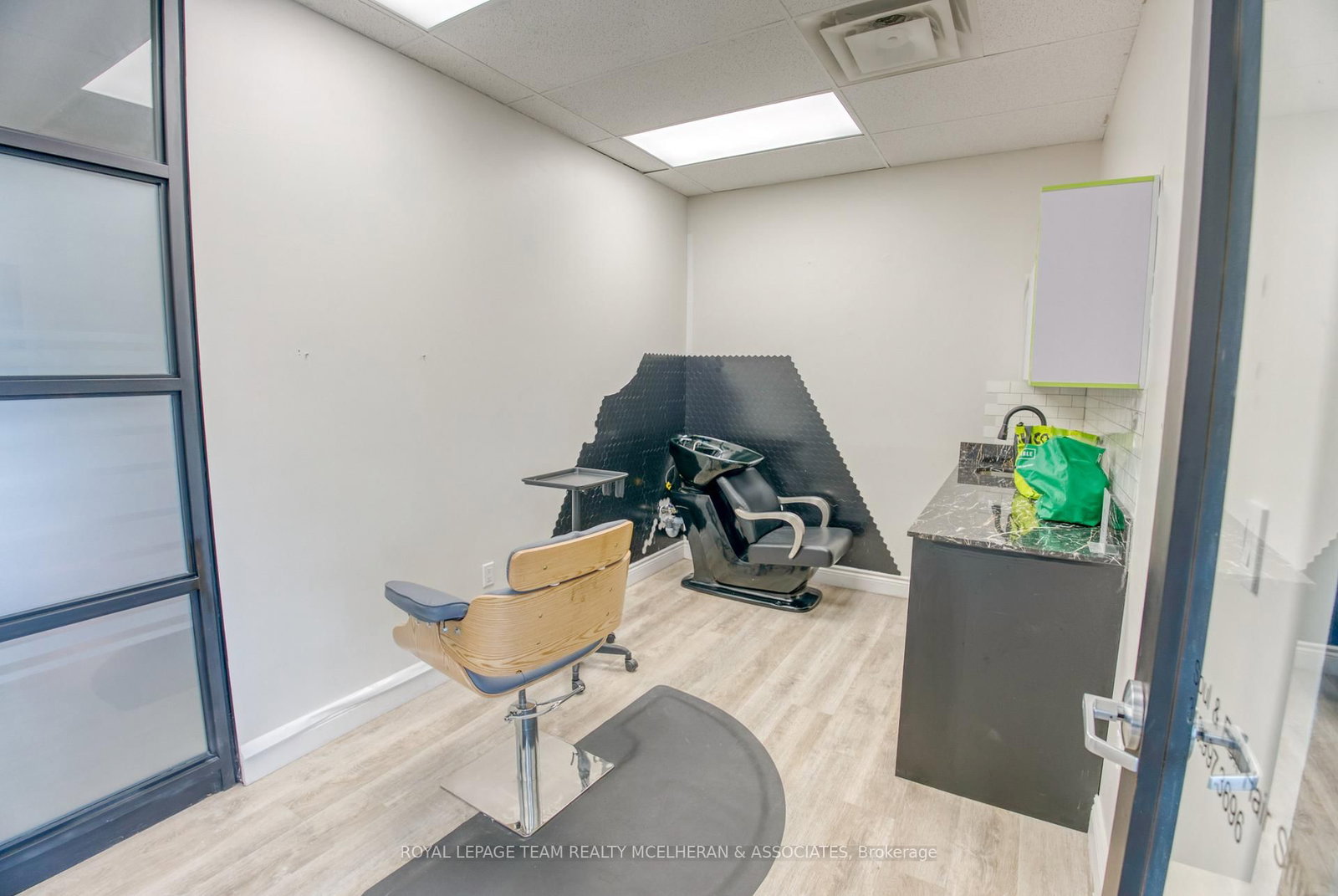 1532 Merivale Road - Photo 25