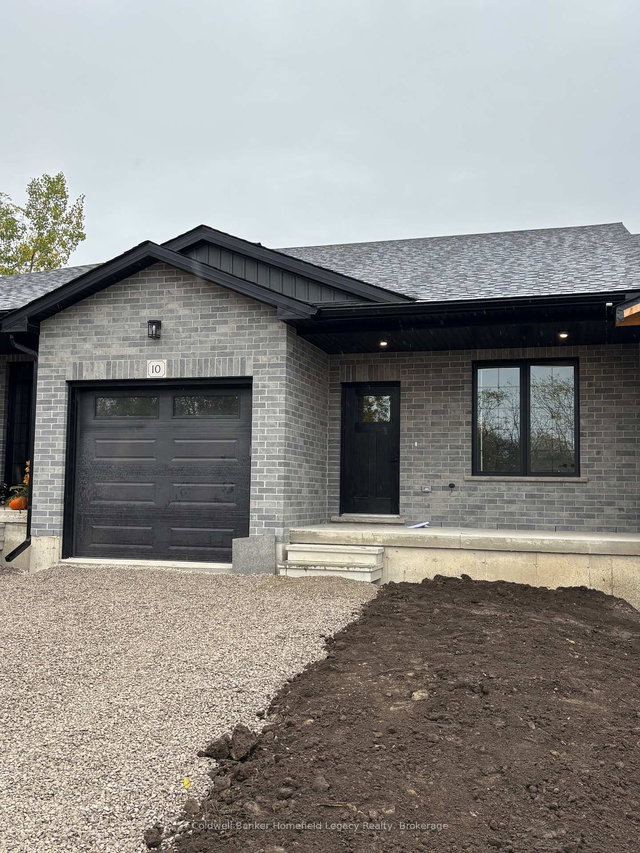 9-165 Egan Avenue E N