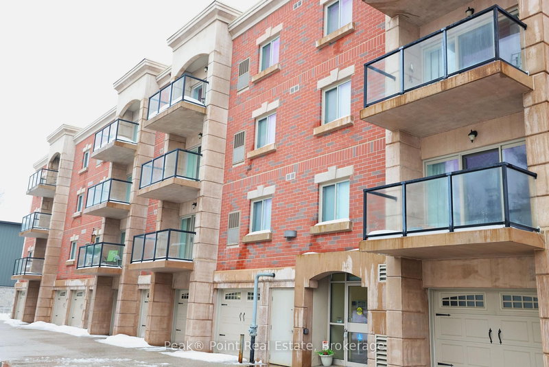 home for sale on 402-221 ADELAIDE Street