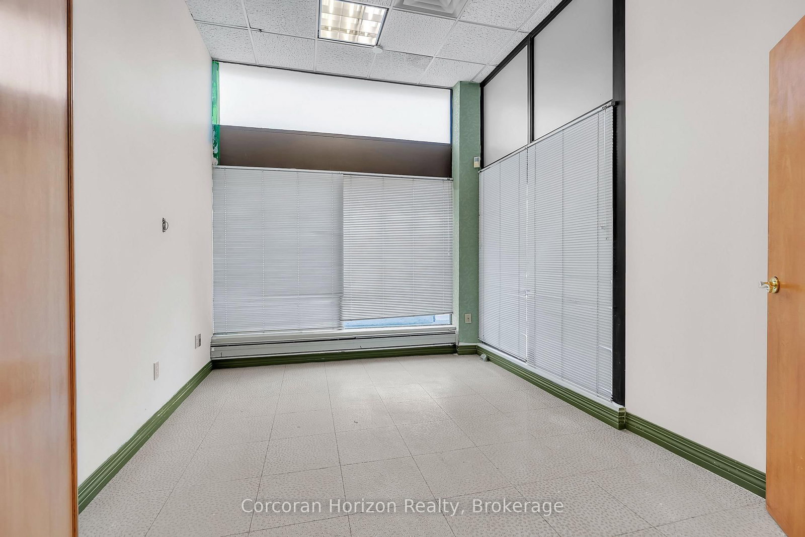 200 JAMES Street S, Unit 9 Robinson - Photo 12